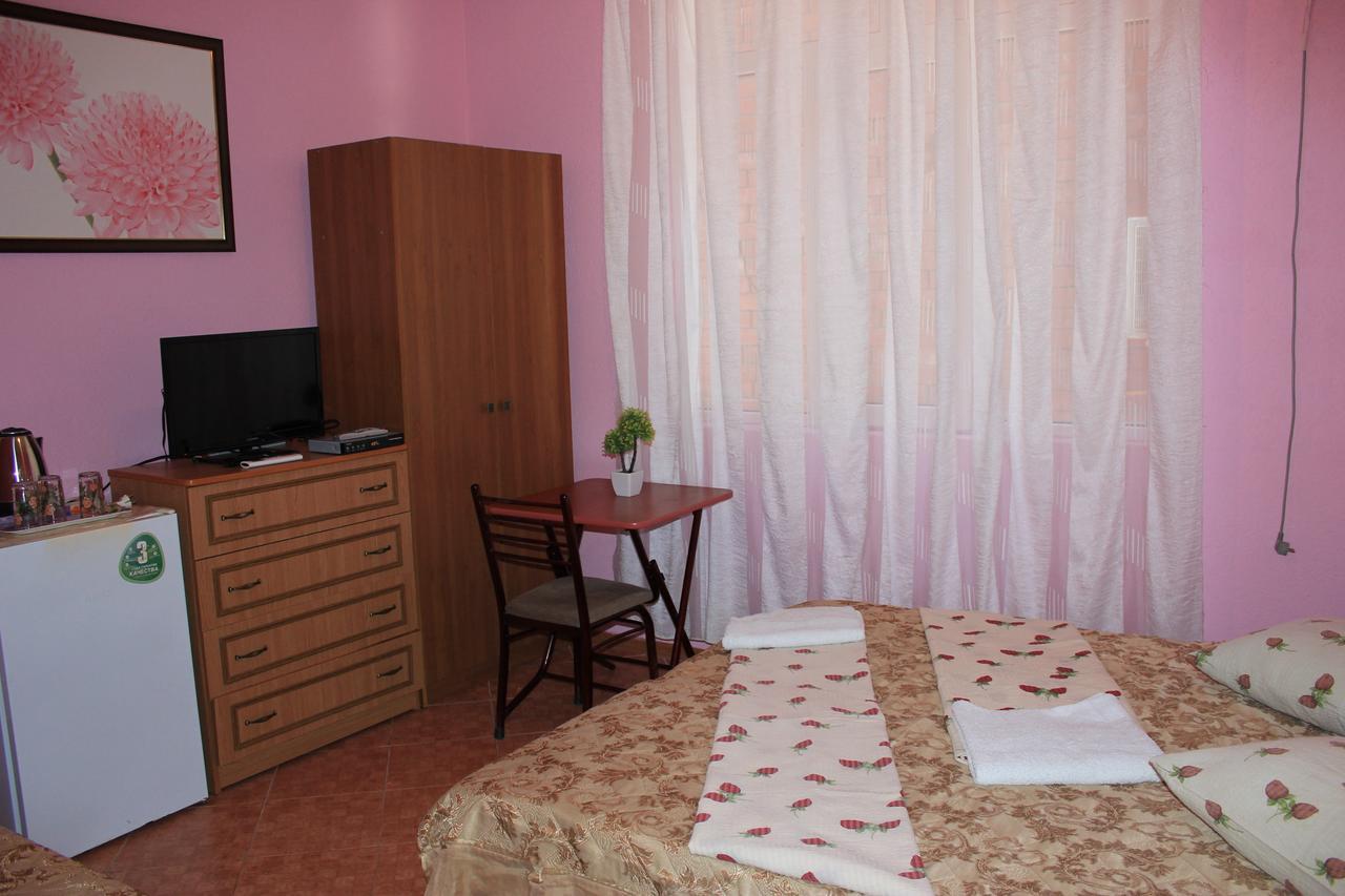 Emiliya Guest House Gagra Bagian luar foto