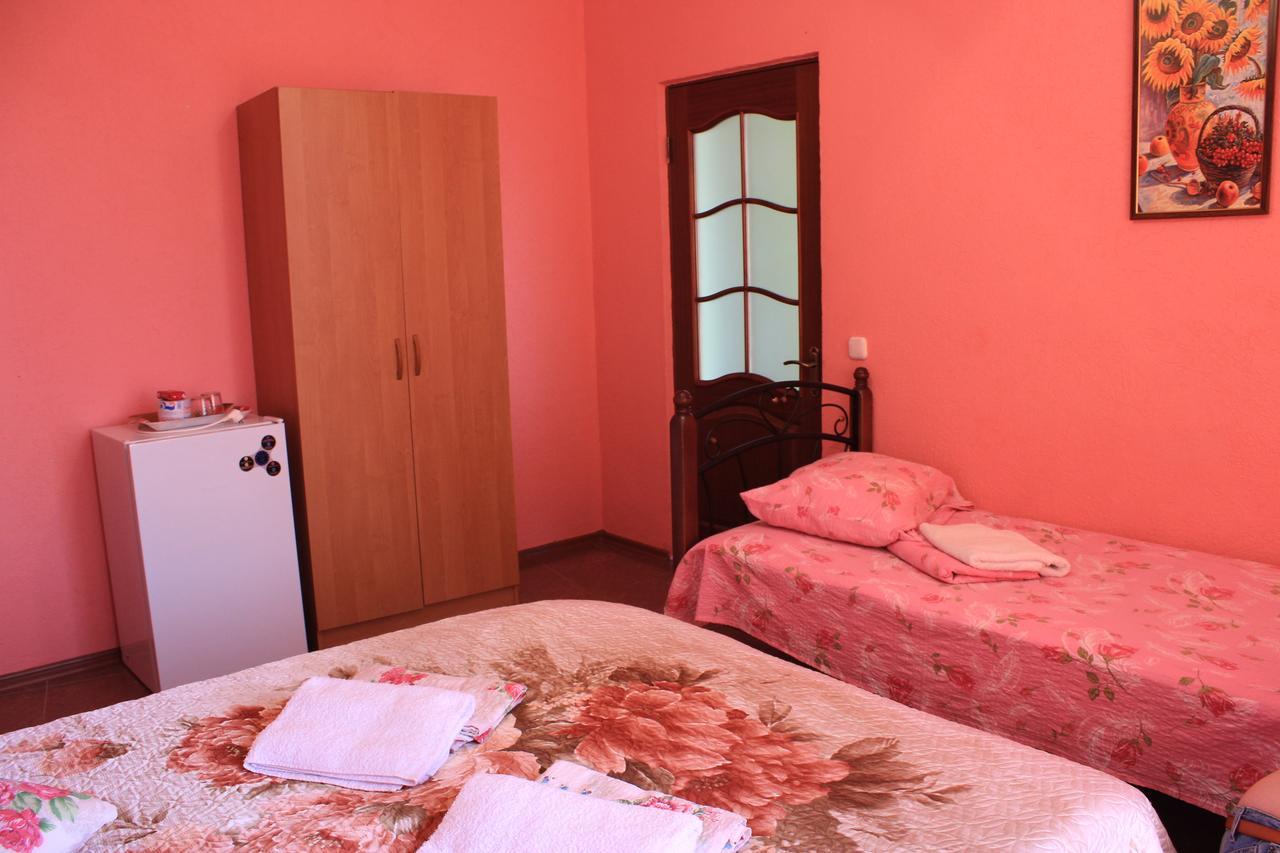 Emiliya Guest House Gagra Bagian luar foto