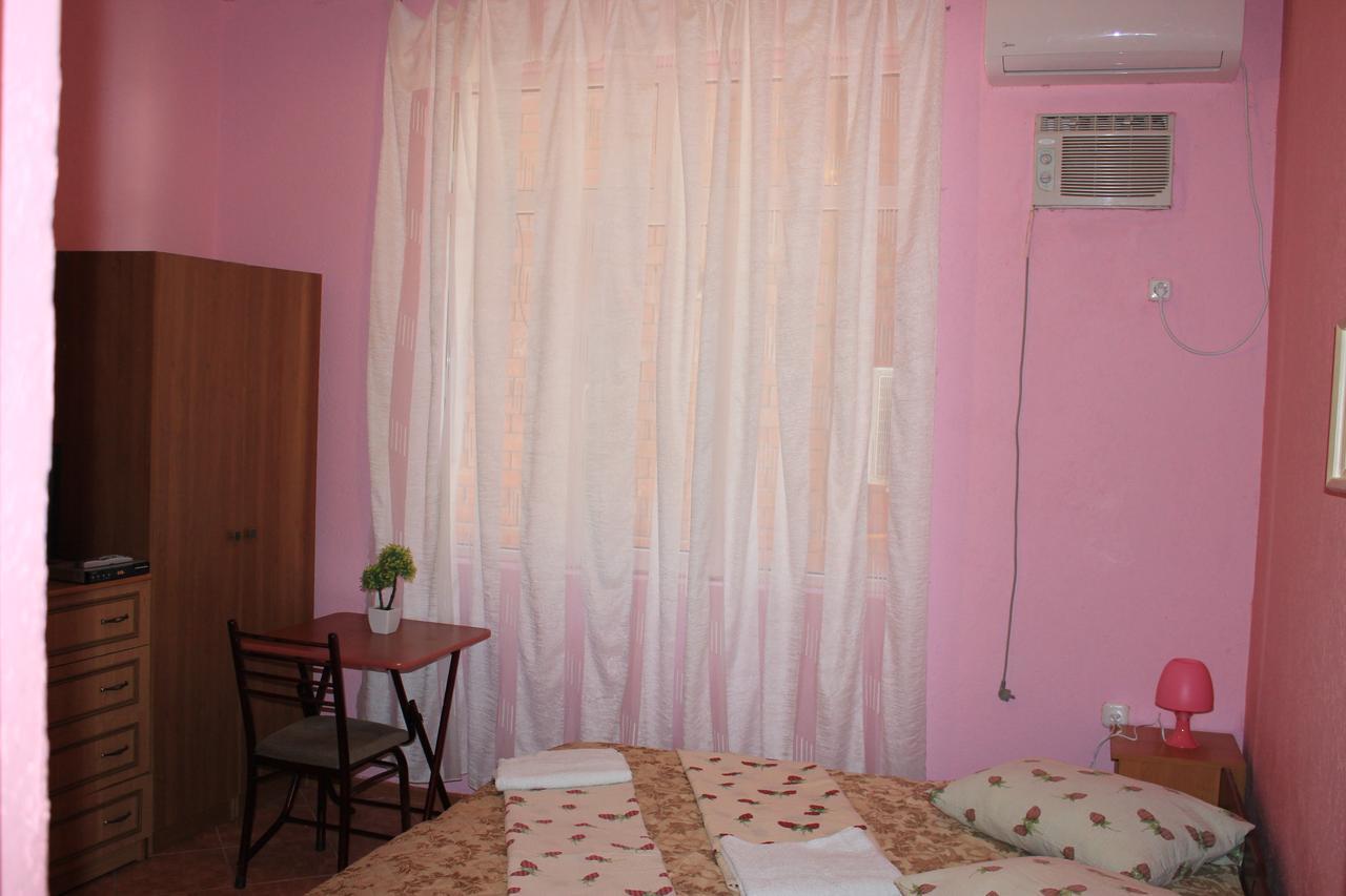 Emiliya Guest House Gagra Bagian luar foto