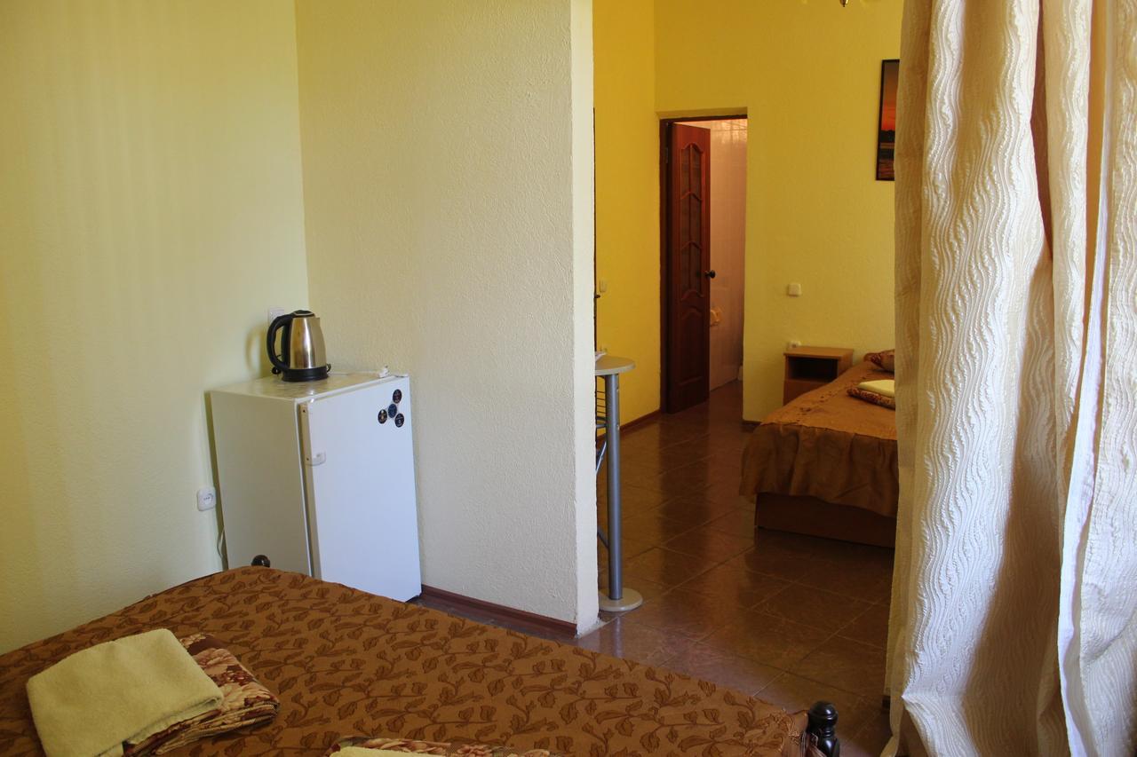Emiliya Guest House Gagra Bagian luar foto