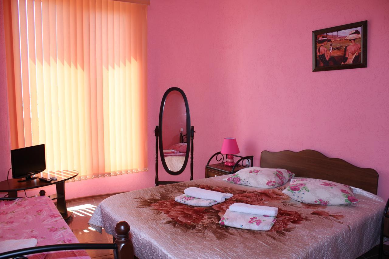 Emiliya Guest House Gagra Bagian luar foto