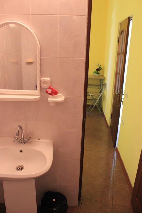 Emiliya Guest House Gagra Bagian luar foto