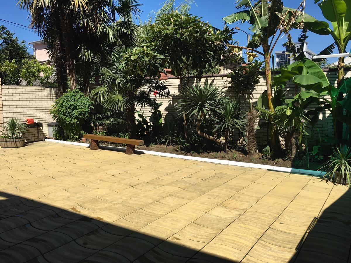 Emiliya Guest House Gagra Bagian luar foto