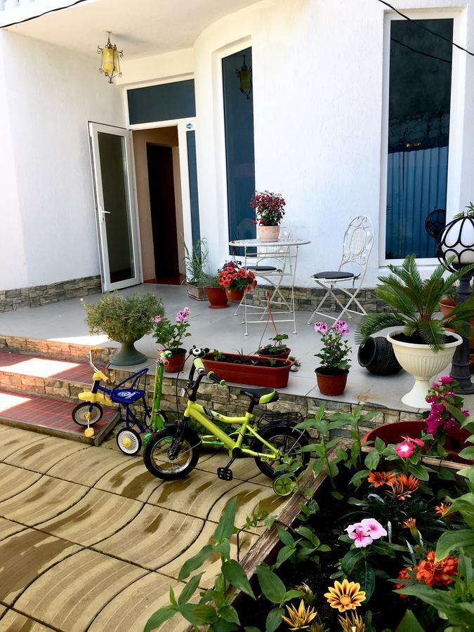 Emiliya Guest House Gagra Bagian luar foto