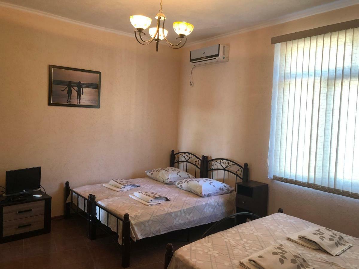 Emiliya Guest House Gagra Bagian luar foto