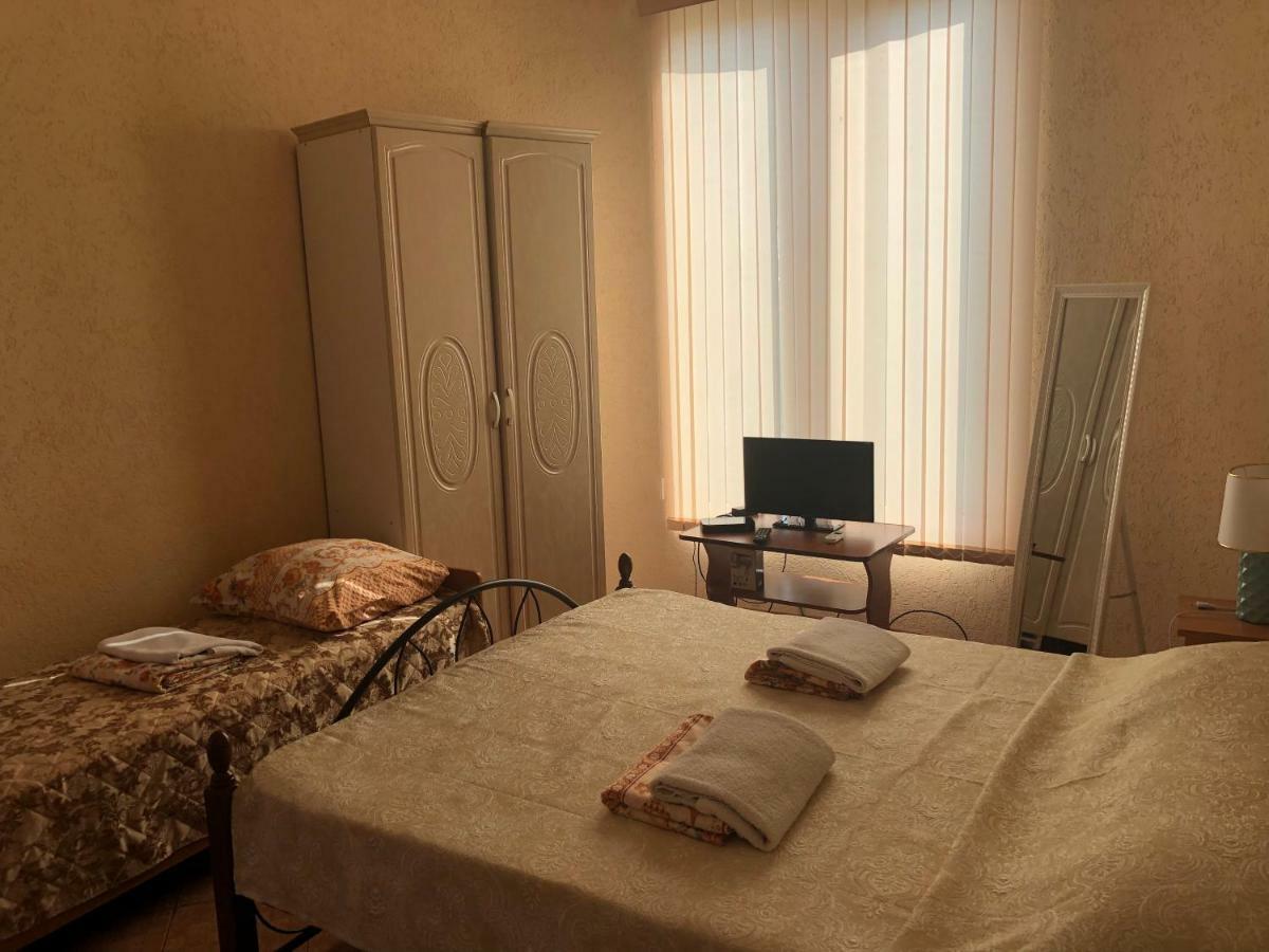 Emiliya Guest House Gagra Bagian luar foto
