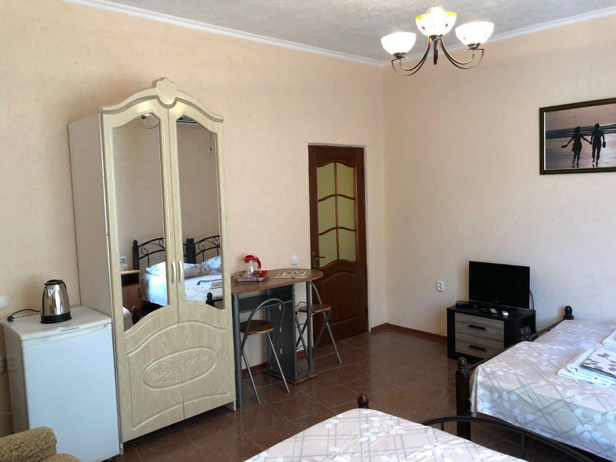 Emiliya Guest House Gagra Bagian luar foto
