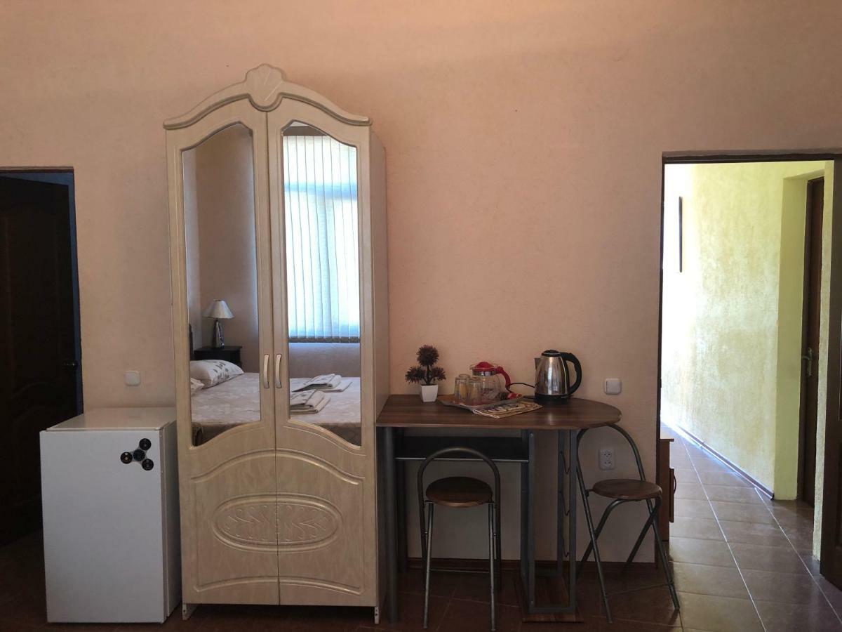 Emiliya Guest House Gagra Bagian luar foto