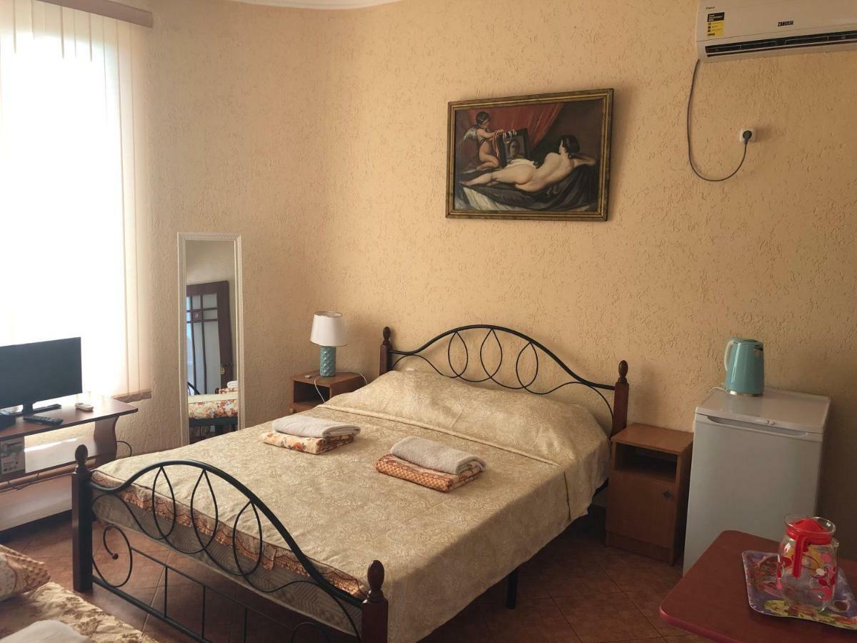 Emiliya Guest House Gagra Bagian luar foto
