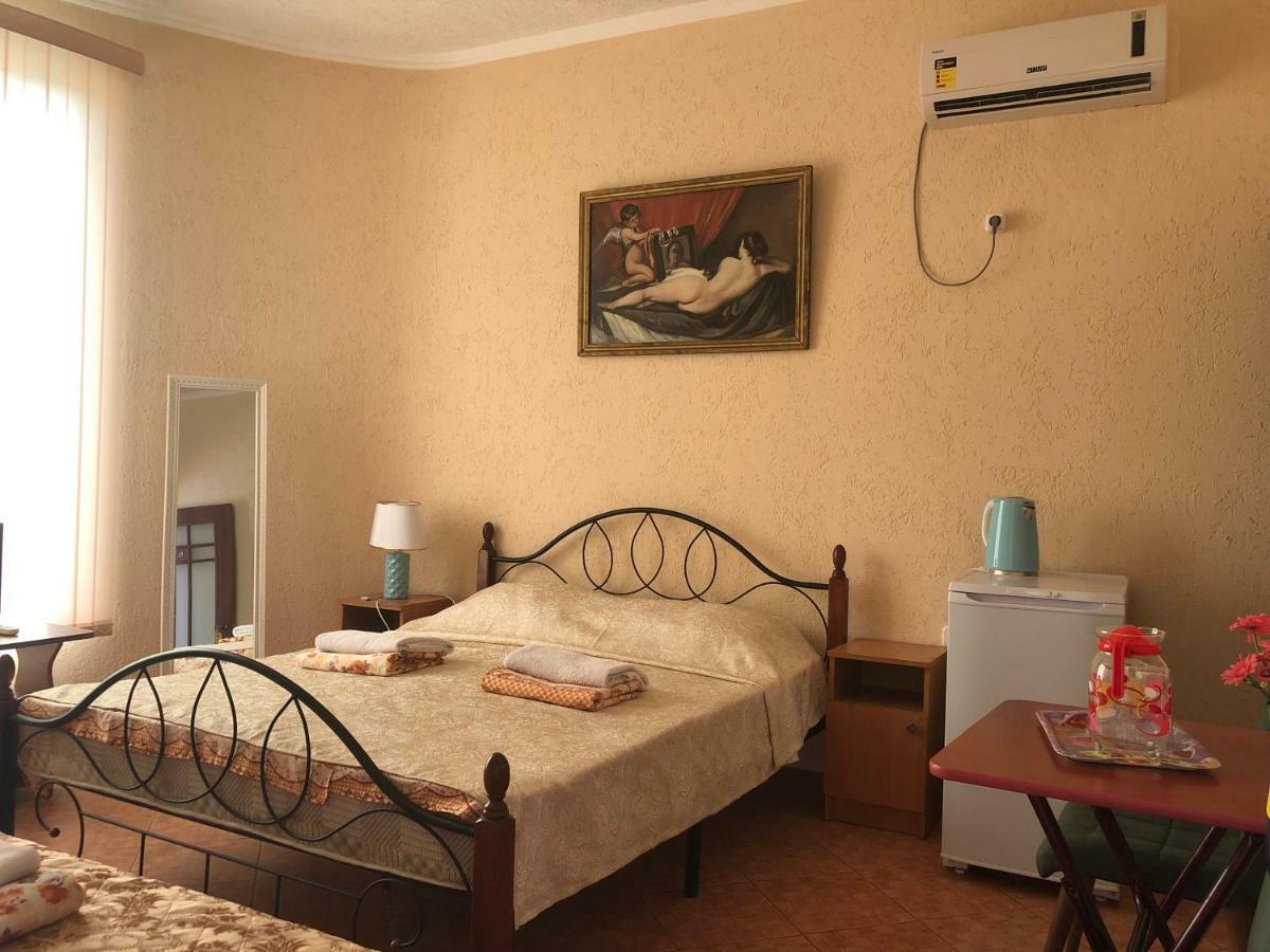Emiliya Guest House Gagra Bagian luar foto